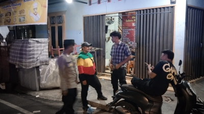 Personel Polsek Sibolga Sambas, Sambangi Warga Cegah Tawuran