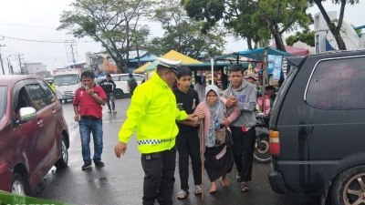 Kasat Lantas Polres Pelabuhan Belawan. Terjunkan Personel Tambahan Untuk Cegah Kemacetan Lalu Lintas di Dermaga