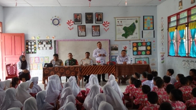 Bhabinkamtibmas Polsek Kualuh Hilir Beri Penyuluhan kepada Siswa SD di Pangkalan Lunang