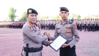 Dua Personel Dit Samapta Polda Sumut, Terima Penghargaan Atas Aksi Heroik Tangkap Geng Motor