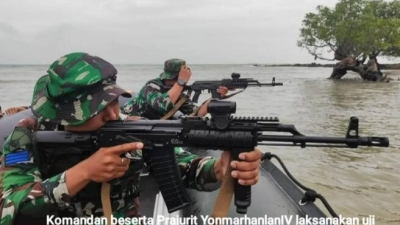 Korps Marinir : Uji Senjata AKM-103 5.56 mm dan Minigun M 134P Kaliber 7.62 mm