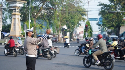 Operasi Keselamatan Toba 2025, Ditlantas Polda Sumut Terapkan Buddy System Atur Lalu Lintas
