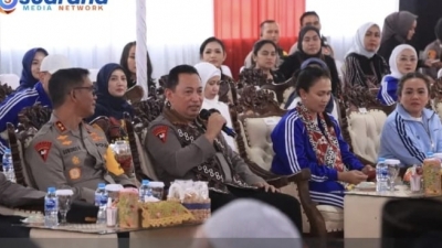 Kapolri Jenderal Sigit Bersama Ketua Umum Bhayangkari Ny. Juliati Sigit Resmikan Infrastruktur, dan Berikan Bansos di Kulon Progo