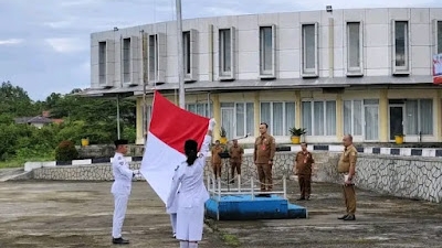Pemerintah Kabupaten Nisut Gelar Pengibaran Bendera Merah Putih, Sebagai Irup Sekda Bazatulo Zebua