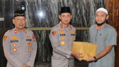 Kapolres Metro Tangerang Kota, Berkah Ramadhan Wakafkan Kitab Al-Qur'an Ajak Remaja Belajar Agama