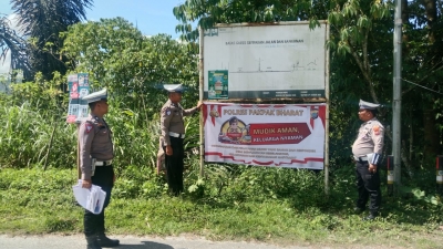 Satlantas Polres Pakpak Bharat Himbau Warga Agar Mudik Aman dan Nyaman Keluarga Melalui Tagline Spanduk