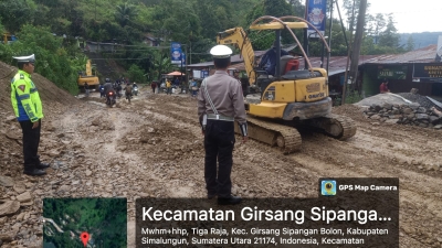 Polres Simalungun, TNI, Pemkab Dan Masyarakat Simalungun Pulihkan Parapat Dari Banjir