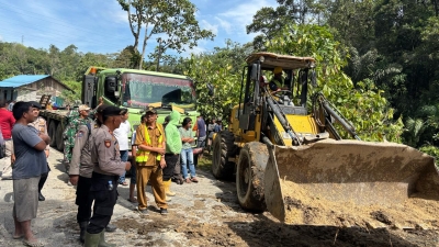 Amankan Lokasi Pascagempa Di Kabupaten Tapanuli Utara