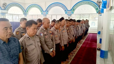 Linangan Air Mata dan Dibarengi Doa Polri, Saat Berduka Polres Lampung Tengah Sholat Gaib Untuk Gugurr Tiga Pahlawan