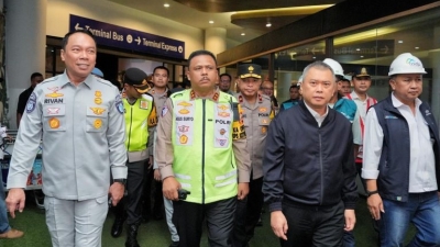 Dipantau Langsung Kakorlantas Polri Bersama Menhub Hari Pertama Ops Ketupat 2025