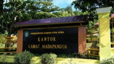 Camat Mada Pangga Nusa Tenggara Barat Bawa 