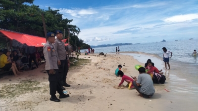 Satpolairud Polres Sibolga Imbau Pengunjung Wisata Pantai Pendaratan Waspada Saat Cuaca Extrem