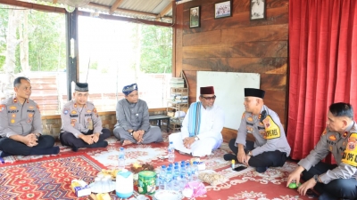 Kapolres Pelabuhan Belawan Kunjungan Halal Bihalal dan Silaturahmi di Kediaman Ketua MUI Balawan