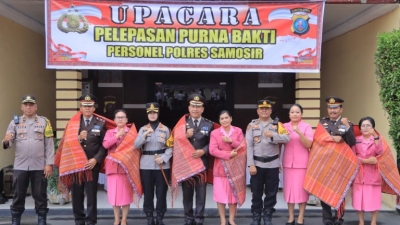 Pelepasan Wisuda Purna Bhakti Tiga Perwira Polres Samosir. 