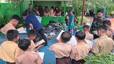 Koramil 1315-01/Telaga Biru Meningkatkan Kualitas Pendidikan Dengan Perpustakaan Keliling