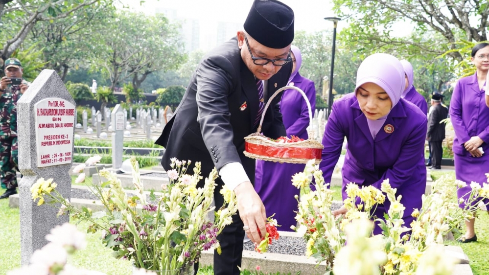 Gubernur Lemhannas RI Pimpin Ziarah ke TMP Kalibata