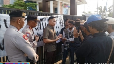 Kejari Bekasi Diminta Periksa Tri Adhianto Terkait Pengadaan Alat Olahraga