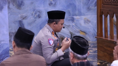 Kapolres Dairi Wujudkan Sinergitas dan Silaturahmi Pimpin Shalat Maghrib Berjamaah Bersama Warga