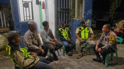Bhabinkamtibmas Cek dan Patroli Pos Satkamling Sosialisasikan Call Center 110 Polres Sibolga