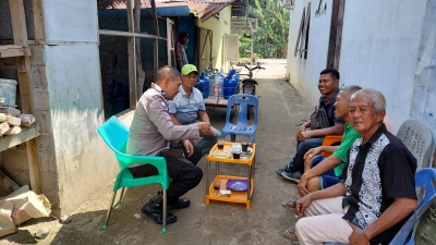 Bhabinkamtibmas  Sosialisasi Bahaya Narkoba dan Miras di Desa Binaan