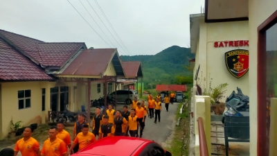 Wakapolres Pakpak Bharat Pimpin Olahraga Rutin, Tingkatkan Kebugaran Fisik Personel Agar Tetap Prima