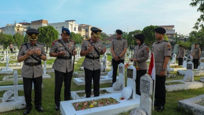 Peringati HUT Bhayangkara ke-79, Polda Sumut Ziarah ke Taman Makam Pahlawan Bukit Barisan