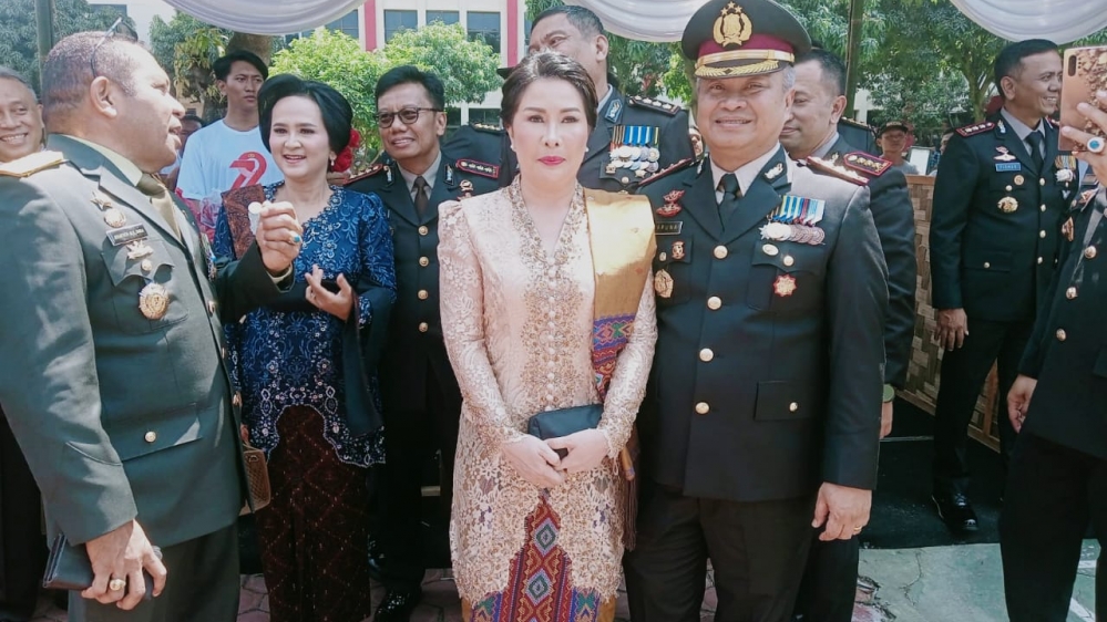 Dir Krimum Polda Sumut Didamping Isteri Turut Peringati Hari Bhayangkara ke-79