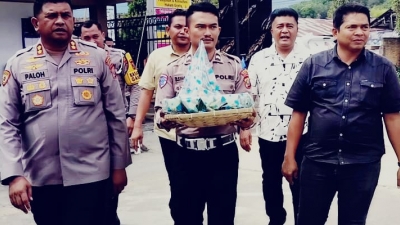 Wow! Bersinergi Kapolres Madina Berikan Nasi Tumpeng Kepada Kejari Turut Peringati Hari Bhakti Adhyaksa ke-65