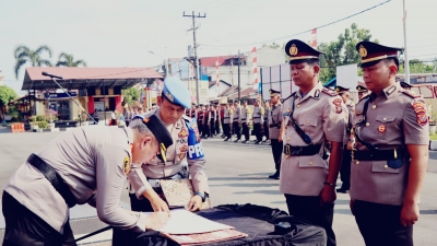 Sertijab Kabag SDM, Kasat Binmas Serta Empat Kapolsek Dipimpin Langsung Kapolresta Deli Serdang, Kombes Hendria Lesmana