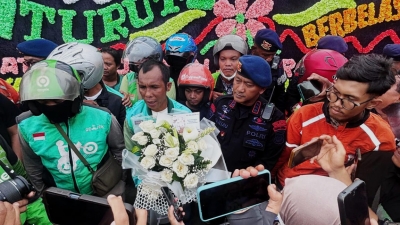 Doa Bersama Driver Ojol Dipimpin Dansàt Brimob Polda Sumut, Wujud Kepedulian dan Persaudaraan di Mako.Brimob
