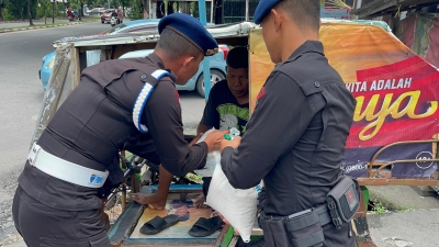 Brimob Sumut Tebar Kepedulian, Batalyon A Pelopor Gelar Bakti Sosial Jumat Berkah