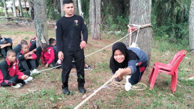 Brimob Polda Sumut Berikan Pelatihan SAR Dan Pembinaan Karakter kepada Siswa-Siswi SMA Plus Taruna Bangsa Padang Lawas