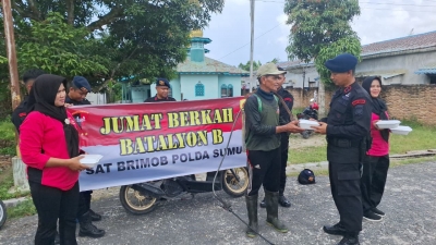 Brimob Polda Sumut dan Bhayangkari Tebar Kepedulian, Gelar Jum’at Berkah Berbagi Makan Siang Di Kampung Wetan Tanjung Balai