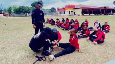Semangat Kebersamaan Brimob Polda Sumut Berikan Pelatihan SAR dan Pembinaan Karakter Kepada Siswa SMA Plus Taruna