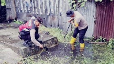 Dit Samapta Polda Sumut Sigap Bantu Warga Saat Genangan Banjir di Jalan SM Raja - Amplas Medan