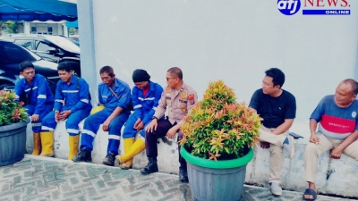 Sat Binmas Polres Pelabuhan Belawan Sambangi Pekerja di Balai Perikanan Gabion Sebagai Upaya Jaga Situasi  Kamtibmas Tetap Kondusif