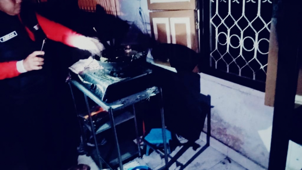 Respon Cepat Tim Damkar di Kobaran Api Melanda Dapur Misoan Diva, Camat dan Kabid Dinsos Turun di Lokasi