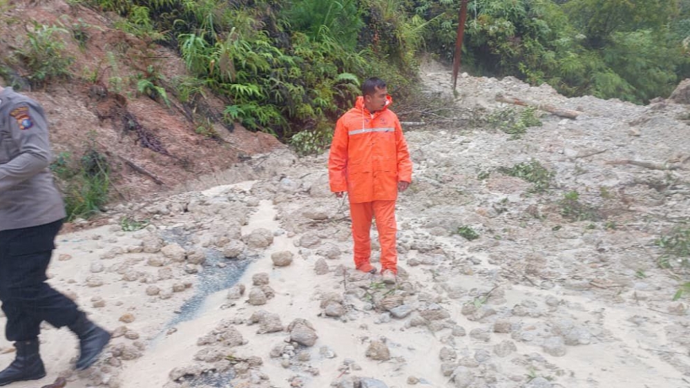 Jalinsum Sipirok–Taput Lumpuh Total Akibat Longsor, Polisi Imbau Pengendara Cari Jalur Alternatif