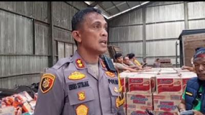 Kapolri Jenderal  Sigit Serahkan Bantuan 3,5 Ton Kepada Korban Bencana di Taput