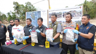 Bareskrim Polri Selidiki Asal Usul Gelondongan Kayu Yang Hanyut