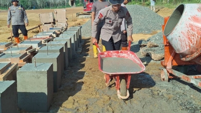 Bangun Rumah, Bangun Harapan: Brimob Polda Sumut Bantu Kerjakan HUNTAP Di Desa Napa