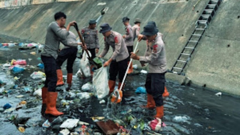 Upaya Cegah Potensi Bencana Banjir, Brimob Polda Sumut Konsisten Jaga Kebersihan dan Kesehatan Lingkungan