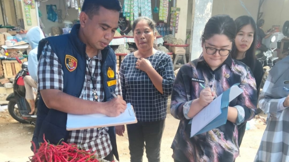Satreskrim Polres Deli Serdang Gencar  Jelang Imlek dan Ramadhan, Pantau Harga Bahan Pokok di Pasar Rakyat