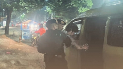 Brimob Polda Sumut Peduli dan Respon Cepat Berikan Pertolongan, Selamatkan Korban Laka Tunggal Depan  Mako Brimob