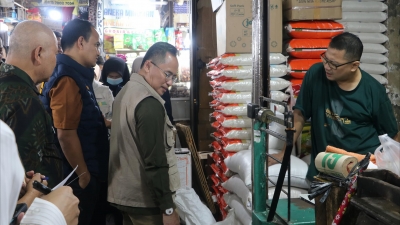 Polda Sumut Bersama Bapanas RI Sidak Pusat Pasar Medan, Pastikan Stok dan Harga Bapokting Aman