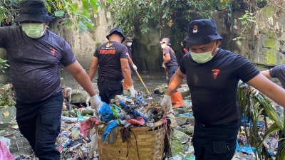 Brimob Polda Sumut Wujudkan Instruksi Presiden lewat Aksi Bersih Sungai