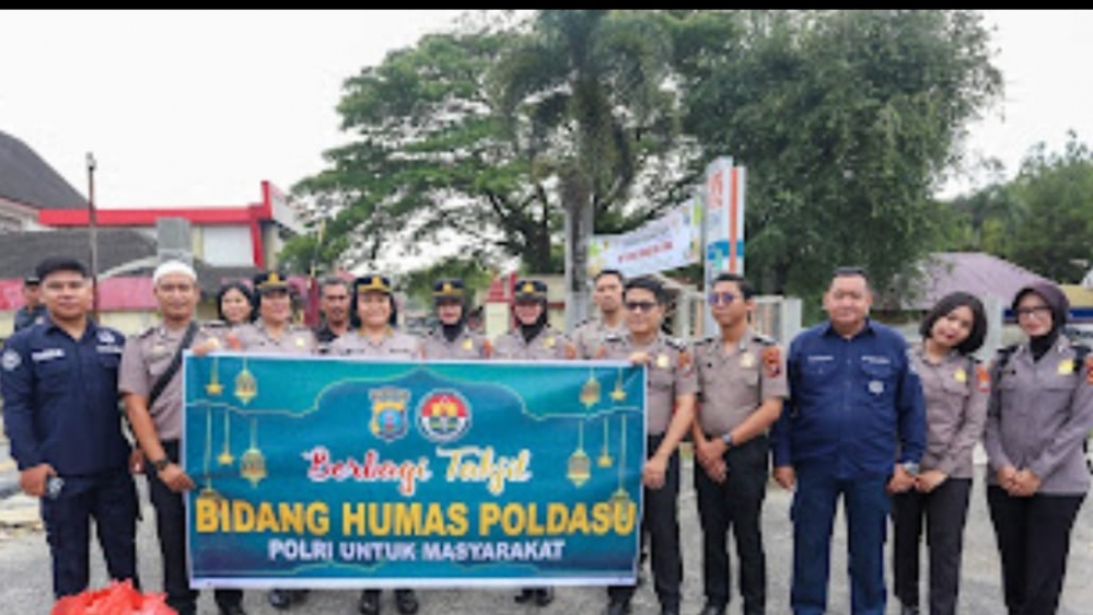 Semangat Bulan Ramadhan, Bid Humas Polda Sumut Kembali Turun ke Jàlan  Berbagi Tajil Kepada Masyarakat