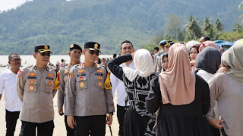 Kapolres Tapteng Tinjau Langsung Pastikan Keamanan dan Kenyamanan Liburan Lebaran Objek Wisata
