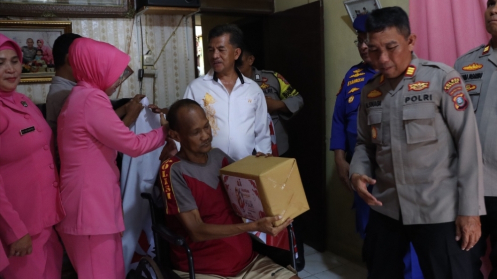Hari Bhayangkara Ke-80, Polres Sibolga Salurkan Bansos Kepada Purnawirawan dan Personel Sakit
