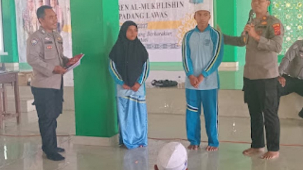Satbinmas Polres Palas Sambangi Ponpes Al Mukhlisin Edukasi Santri, Hukum Pembentukan Karakter Generasi Muda